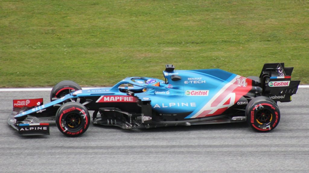 Fernando Alonso driving the Alpine A521 at the 2021 Austrian Grand Prix.